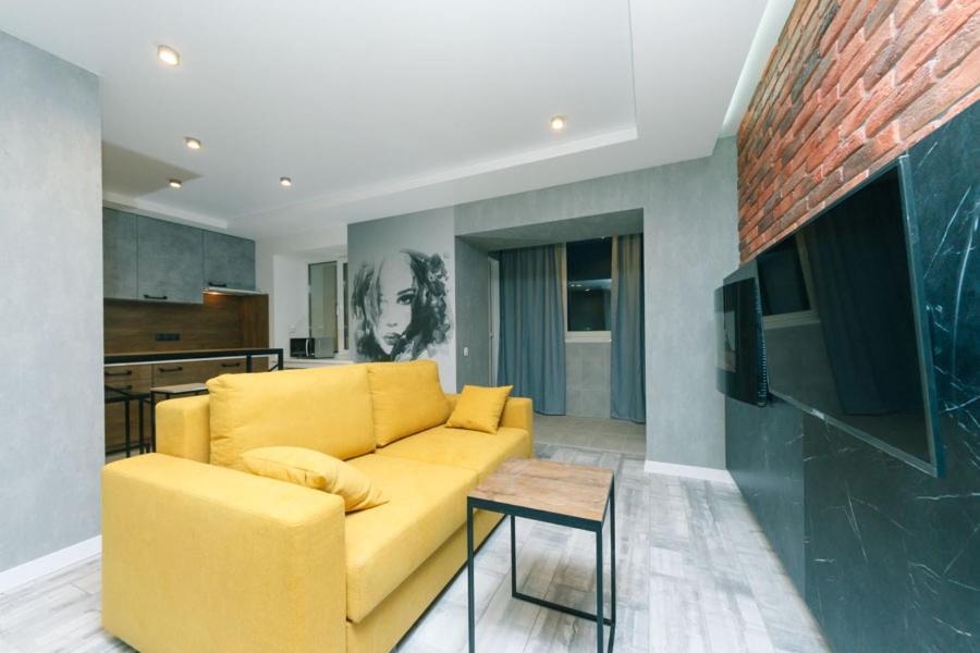 Hotrent City Deluxe Kiev Buitenkant foto